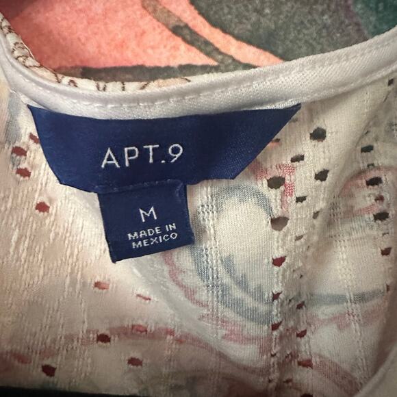 Apt 9 Sleeveless Blouse - Medium - Picture 3 of 4